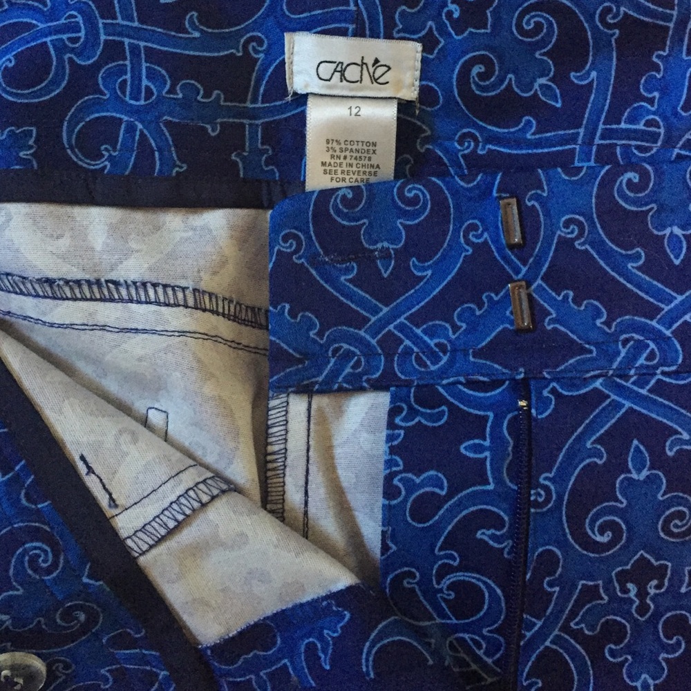 Cache Blue Print Capri's - image 3